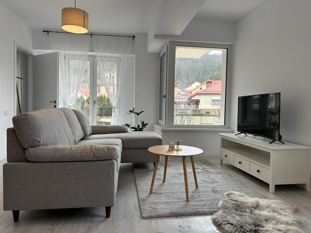 City Center Accommodation 111 Resita Esterno foto