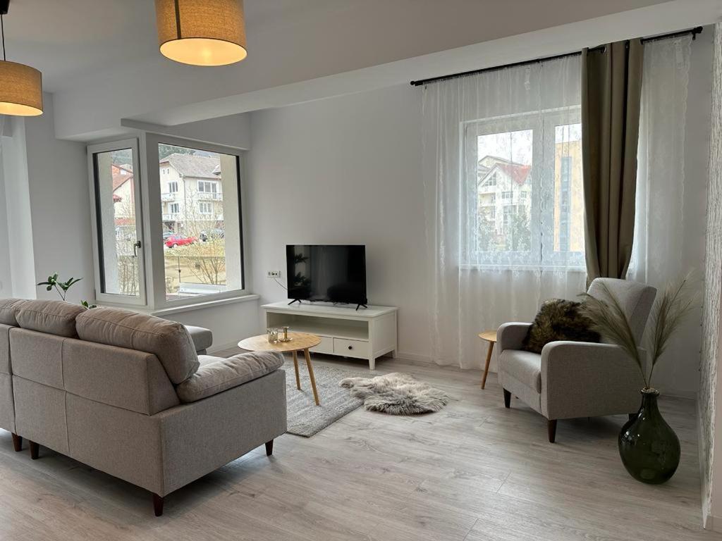 City Center Accommodation 111 Resita Esterno foto